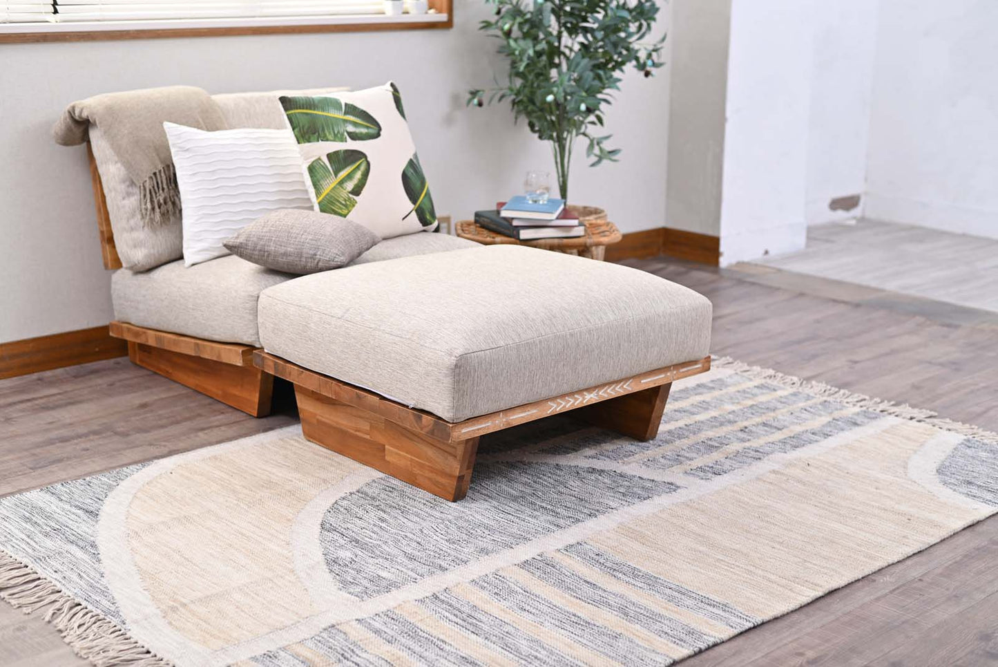 Hawaiian style Ottoman